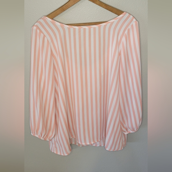 Striped top with back bow derail - Picture 6 of 11